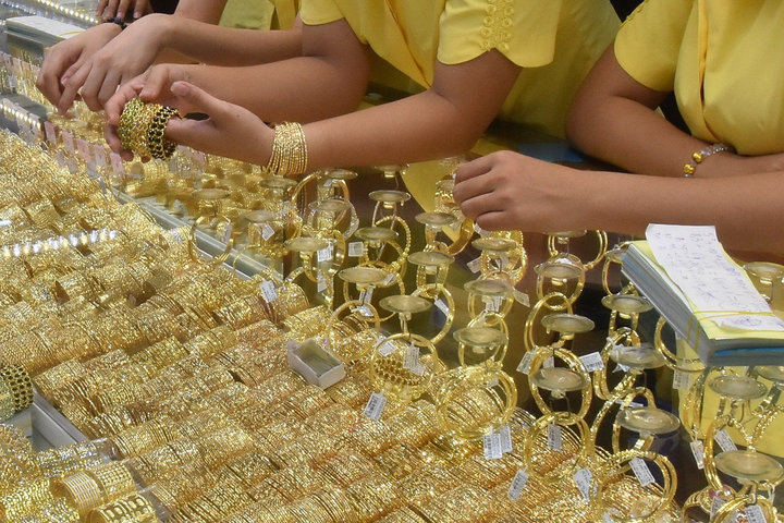 Giá vàng hôm nay 24/8: Bật tăng, vượt mốc 2.500 USD
