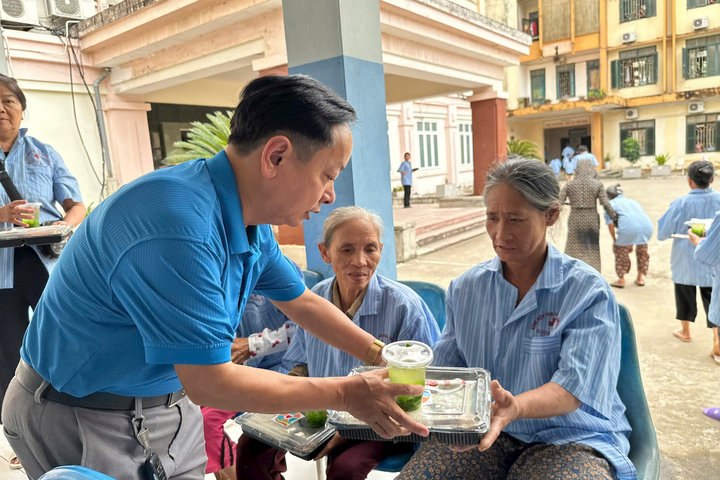 Những suất cơm nghĩa tình tại Bệnh viện Tâm thần Thanh Hóa