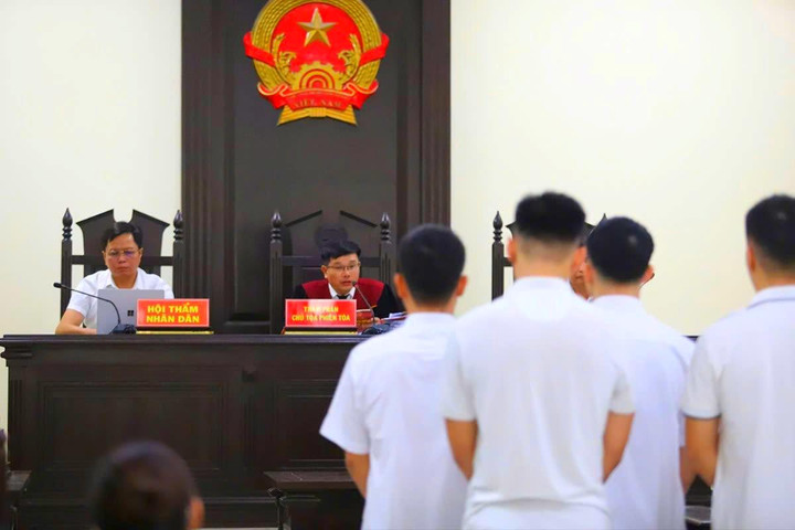Xét xử nhóm cầu thủ tổ chức sử dụng ma túy