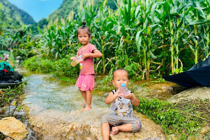Những người lái đò vượt bão dông (Bài 1): Giữ vững bảng đen trong dòng nước lũ