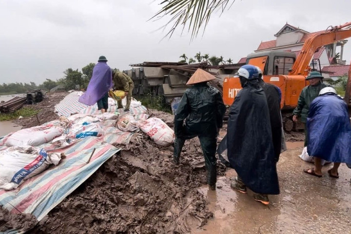 Đê sông Càn bị uy hiếp đe dọa hàng nghìn hộ dân sau bão
