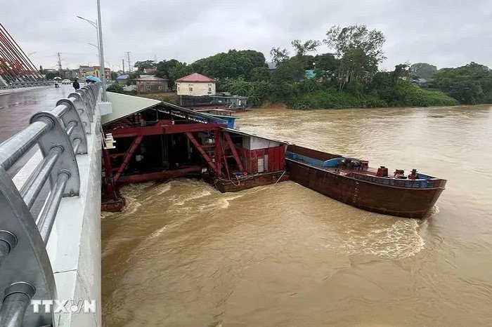 Cấm phương tiện đường thủy qua khu vực cầu Vĩnh Phú