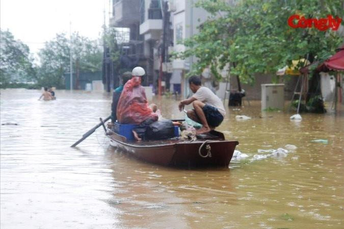 Quảng Ngãi hỗ trợ 10 tỷ đồng và kêu gọi ủng hộ các tỉnh bị thiệt hại do bão, lũ