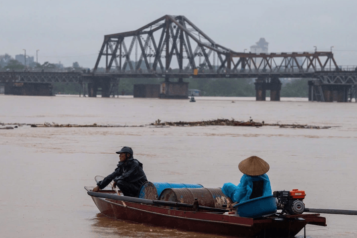 Hà Nội rút lệnh báo động trên sông Hồng