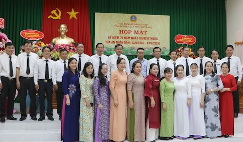 TAND tỉnh Hậu Giang họp mặt kỷ niệm Ngày truyền thống TAND