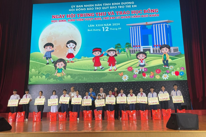 Tân Hiệp Phát và hàng ngàn quà tặng thiết thực được gửi trao cho trẻ em khó khăn trong dịp Trung thu