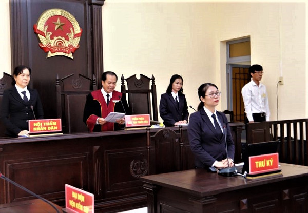 Không rõ địa chỉ của bị đơn ở nước ngoài, Tòa án giải quyết vụ ly hôn ra sao?