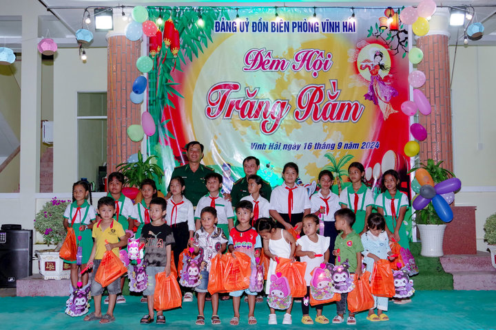 Ấm áp Trung thu cho trẻ em khu vực biên giới biển Sóc Trăng