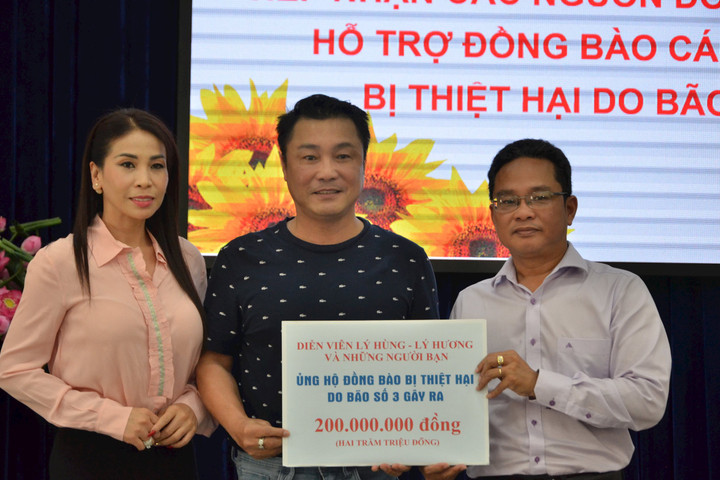 Ban Vận động Cứu trợ TP.HCM tiếp nhận hơn 30 tỷ đồng và 200 tấn hàng gửi tới đồng bào vùng bão lũ
