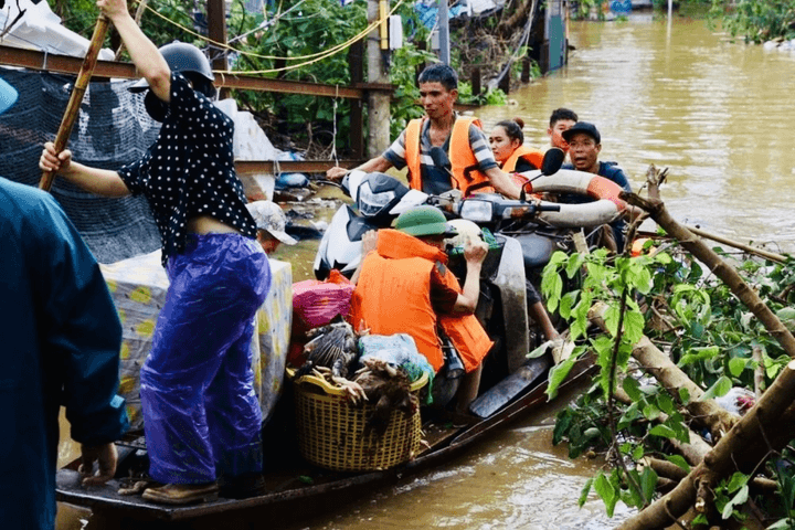23.000 người dân ở Hà Nội vẫn sơ tán vì ngập lụt