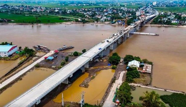 Hợp long cầu Đống Cao vượt sông Đào tại Nam Định