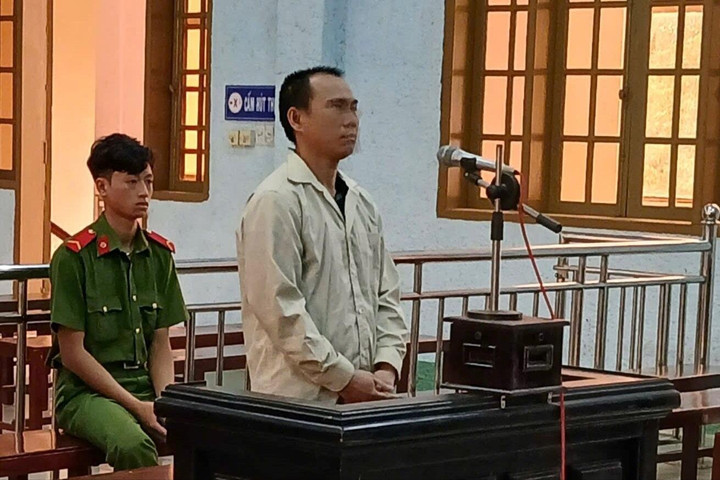 Dùng kéo đâm bạn nhậu trọng thương vì xưng "mày, tao"