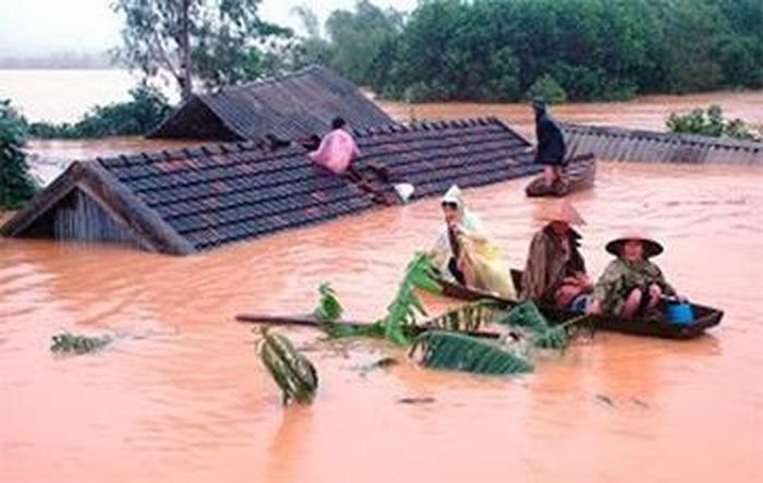 Hành vi không chuyển, chuyển không đủ tiền ủng hộ đồng bào bị bão lũ sẽ bị xử lý như thế nào?