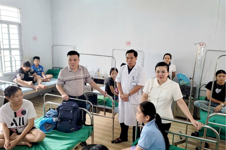 Nhiều học sinh ở huyện Xín Mần (Hà Giang) nghi bị ngộ độc thực phẩm: Nhà trường nói gì?
