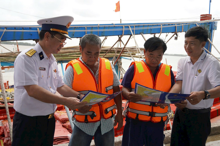 Điểm tựa cho ngư dân vươn khơi, bám biển