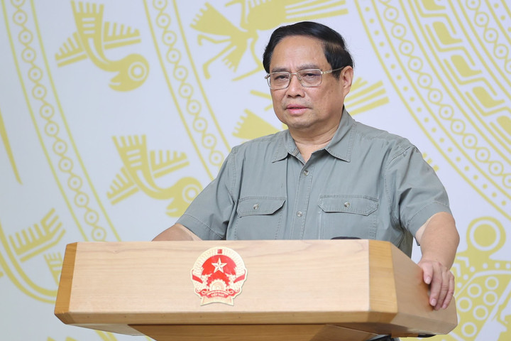 Thủ tướng: Sớm ổn định đời sống nhân dân, tập trung khôi phục sản xuất kinh doanh