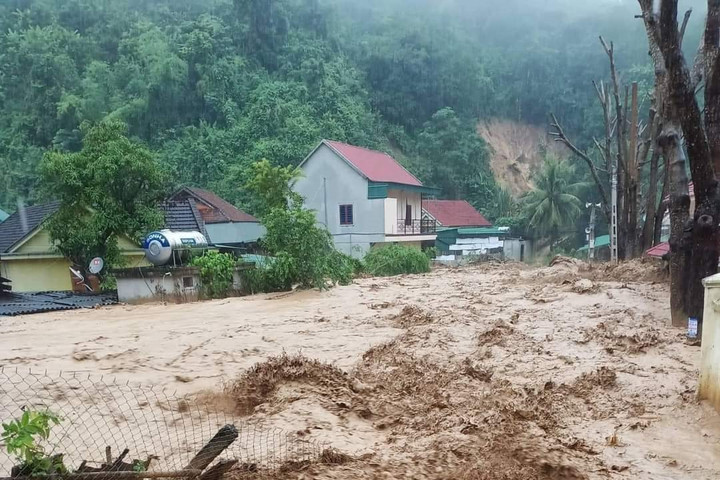 Nghệ An: Dự án 'khẩn cấp' khu tái định cư gần 2 năm vẫn dở dang