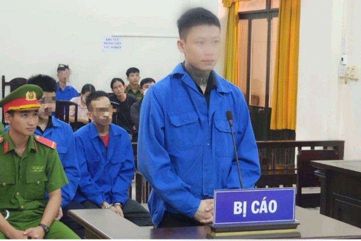 Lên cơn "ngáo đá", cháu chém ông nội tử vong