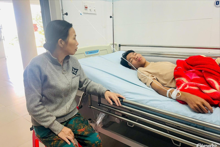 8 ngày uống nước thay cơm và sự sống kỳ diệu giữa dòng nước chảy xiết