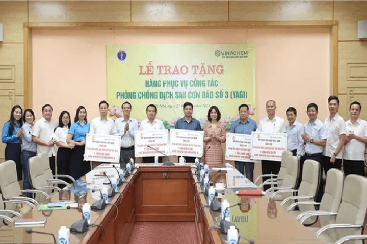 Tiếp nhận 5 tấn Cloramine B để phòng chống dịch bệnh sau mưa lũ