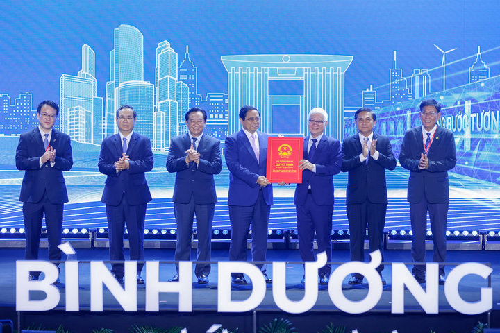 Thủ tướng đề nghị Bình Dương thực hiện ba vấn đề tiên phong