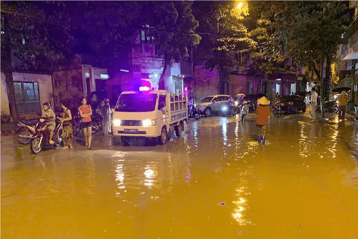 Yên Bái: Lũ lên trong đêm, nhiều điểm ở TP ngập úng
