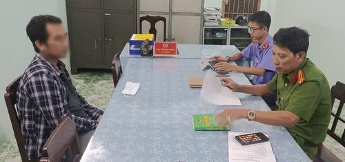 Giả vờ chở khách để cướp tài sản