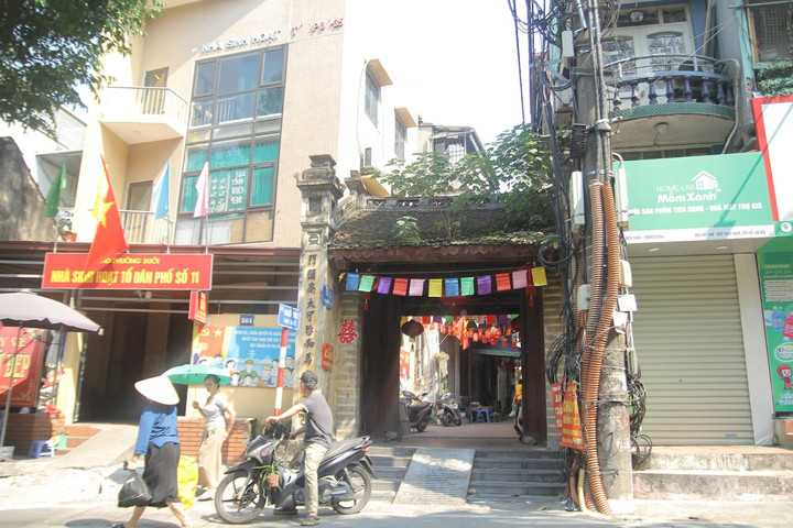 Phố "cổng làng"