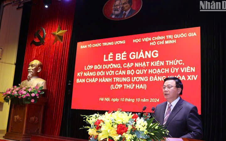 Bế giảng Lớp bồi dưỡng cán bộ quy hoạch Ủy viên Trung ương khóa XIV