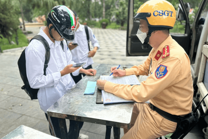 Hơn 1.900 học sinh ở Thủ đô vi phạm giao thông