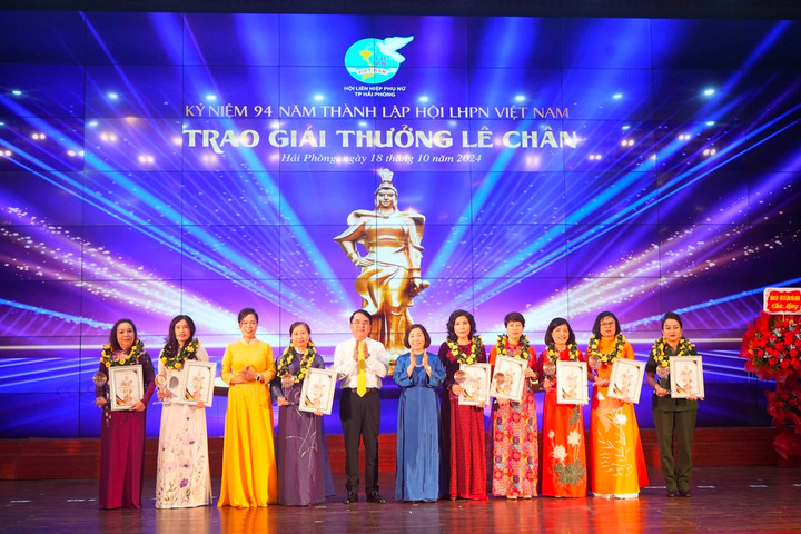 Trao tặng Giải thưởng Lê Chân cho gương mặt phụ nữ tiêu biểu xuất sắc