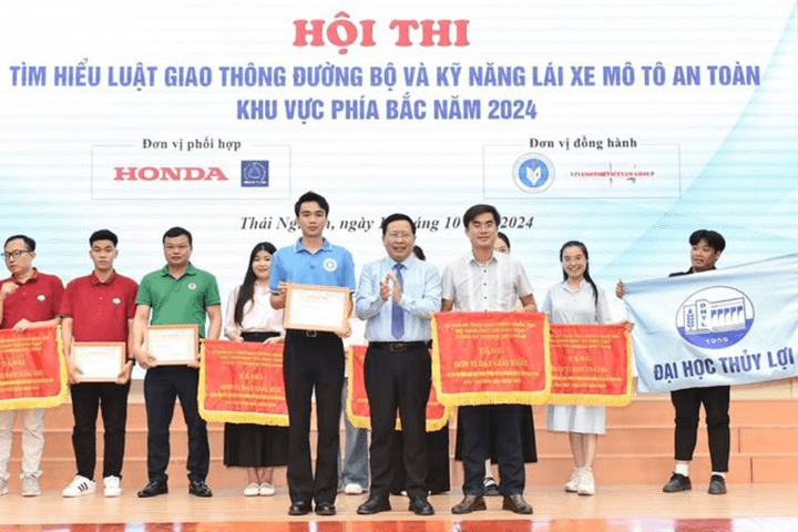 Hội thi "Tìm hiểu luật giao thông đường bộ và kỹ năng lái xe mô tô an toàn"