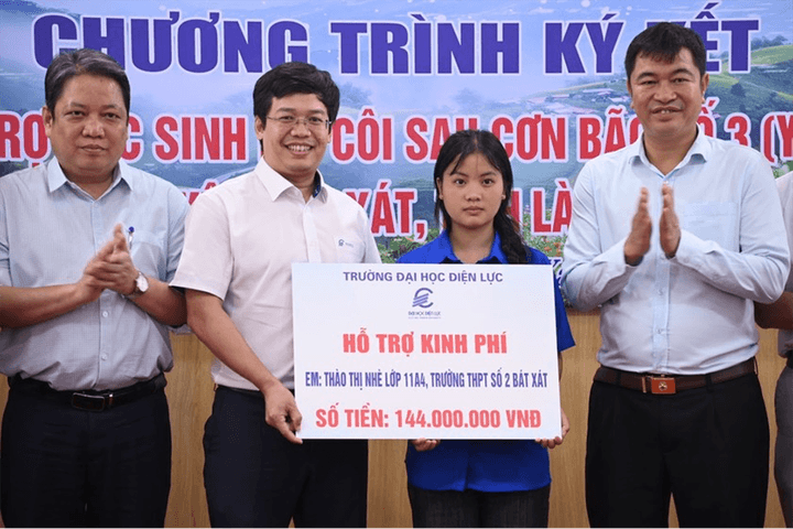 EPU hỗ trợ nữ sinh mồ côi sau bão số 3 ở Lào Cai