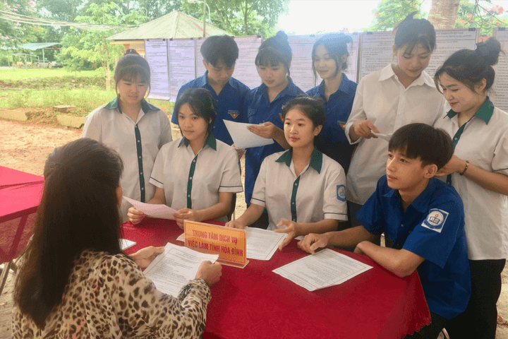 Trung tâm Dịch vụ việc làm Hòa Bình: Thực hiện hiệu quả chế độ bảo hiểm thất nghiệp