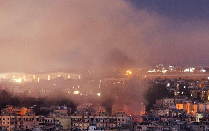 Hezbollah bắn một loạt tên lửa vào 2 căn cứ của Israel