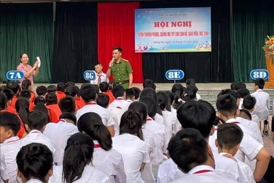 Xây dựng “Tổ dân phố, thôn không ma túy” từ trong trường học