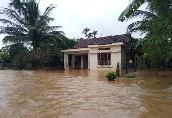 Mưa to cộng thủy điện xả lũ khiến 300 hộ dân ở Quảng Nam bị cô lập