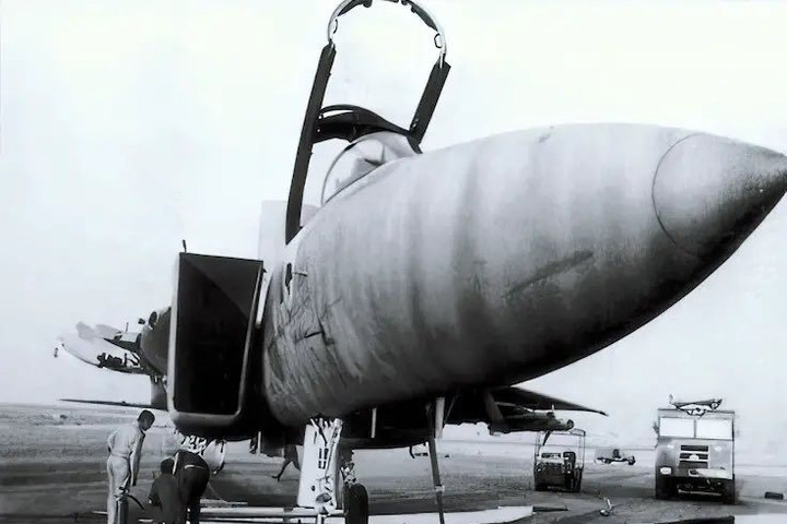 Chuyện về chiếc F-15 từng “mất một cánh” tham gia vào cuộc không kích Iran