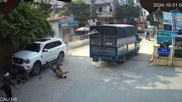 Vụ ô tô mất lái làm 4 người thương vong: Tài xế chỉ quen đi xe số sàn