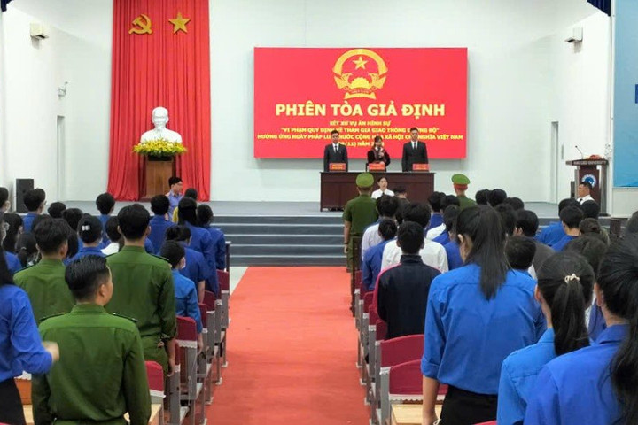 Tuyên truyền pháp luật về an toàn giao thông qua phiên tòa giả định