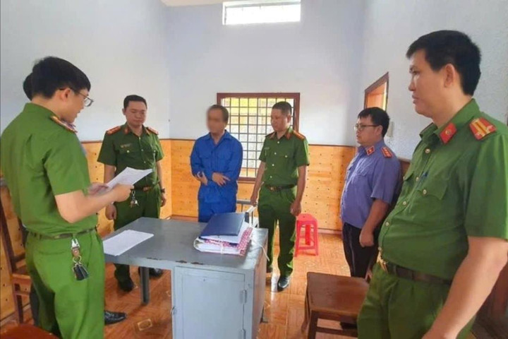 Đập vỡ ô tô rồi lấy đi hơn 600 triệu đồng