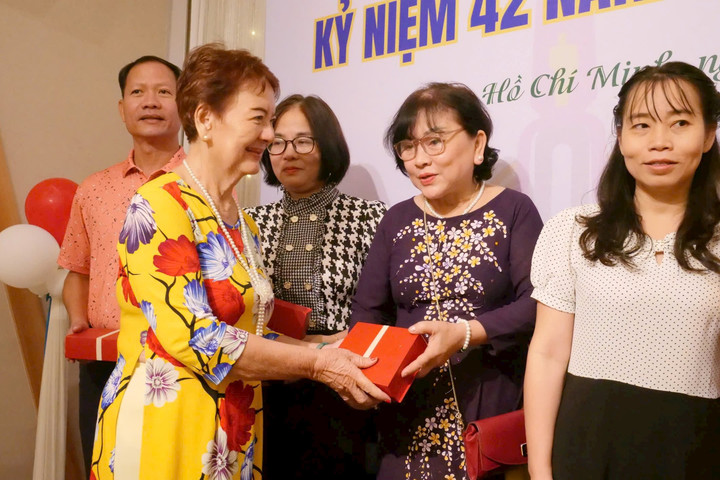 Khoảnh khắc tri ân – Mừng thọ thầy cô từ trên 75 tuổi