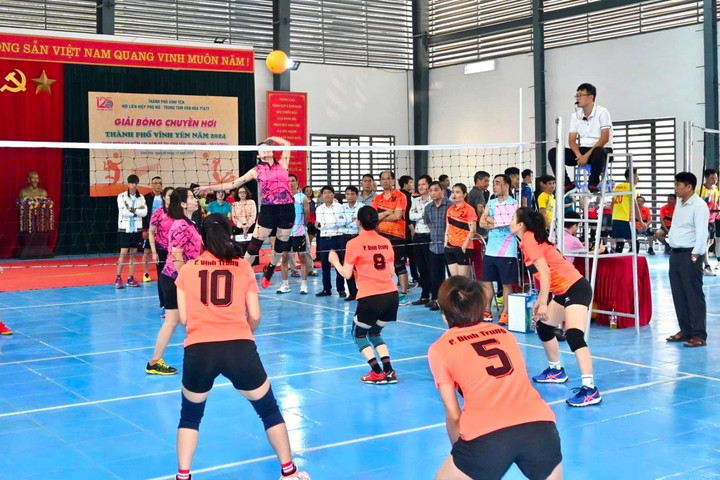 Khai mạc Giải bóng chuyền chào mừng 125 năm Đô thị Vĩnh Yên