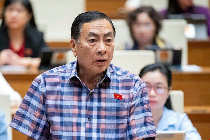 Đại biểu Quốc hội: Tại sao Nhà nước chỉ bán mà không mua vàng?