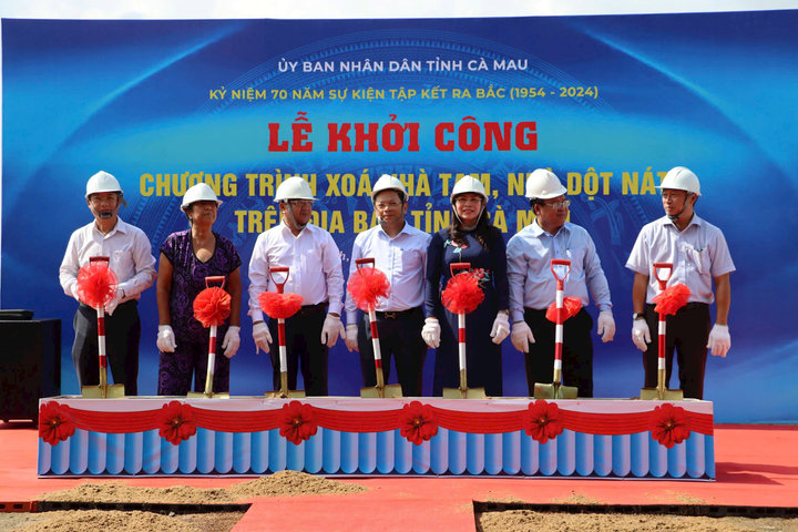 Cà Mau khánh thành bia kỷ niệm Bác Hồ với cây vú sữa miền Nam
