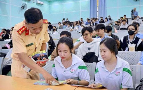 Cần Thơ: Tăng cường tuyên truyền pháp luật về giao thông đến đoàn viên, sinh viên
