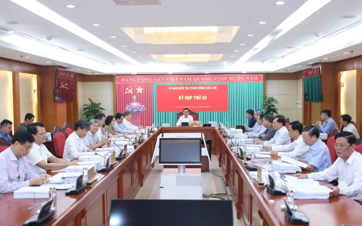 Cảnh cáo các Ban Thường vụ Tỉnh ủy: Quảng Ninh nhiệm kỳ 2020-2025, Đắk Lắk nhiệm kỳ 2015-2020 và các đảng viên