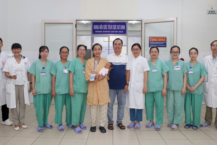 Thay máu 2 giờ liên tục cứu sống trẻ sơ sinh mắc bệnh hiếm gặp