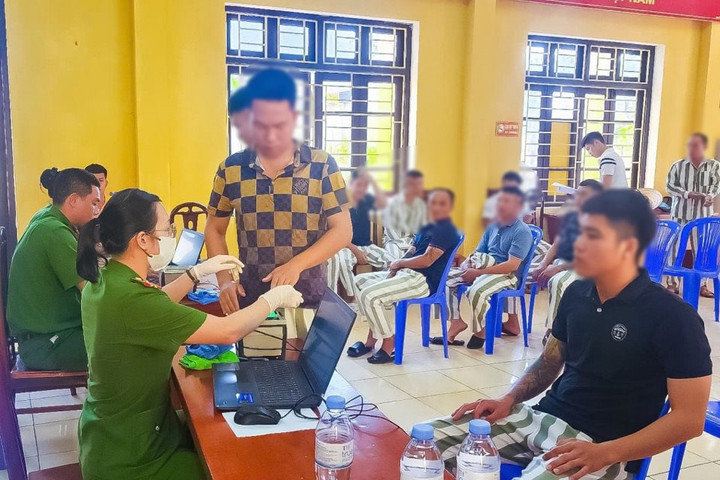 Công an Quảng Ninh và Công an Thái Bình tổ chức cấp căn cước cho phạm nhân trong trại giam
