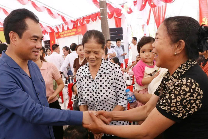Bí thư Tỉnh ủy Thái Nguyên cùng nhân dân dự Ngày hội Đại đoàn kết